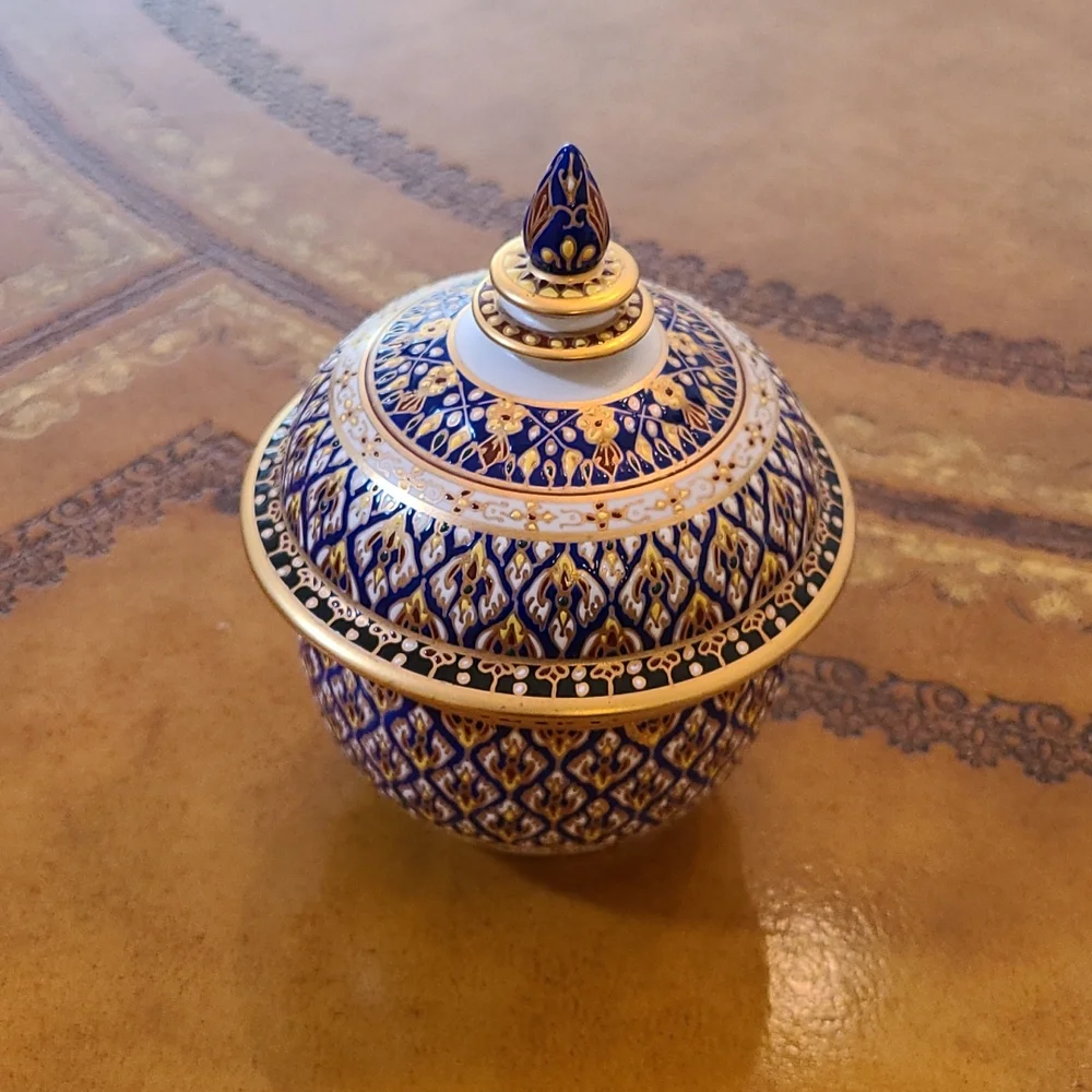 Bowl with lid